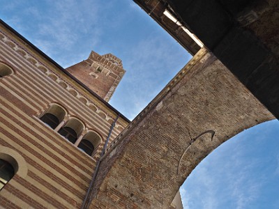 P000229