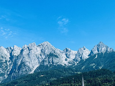 P000100