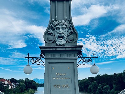 P000128