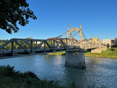 P000137
