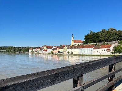 P000180